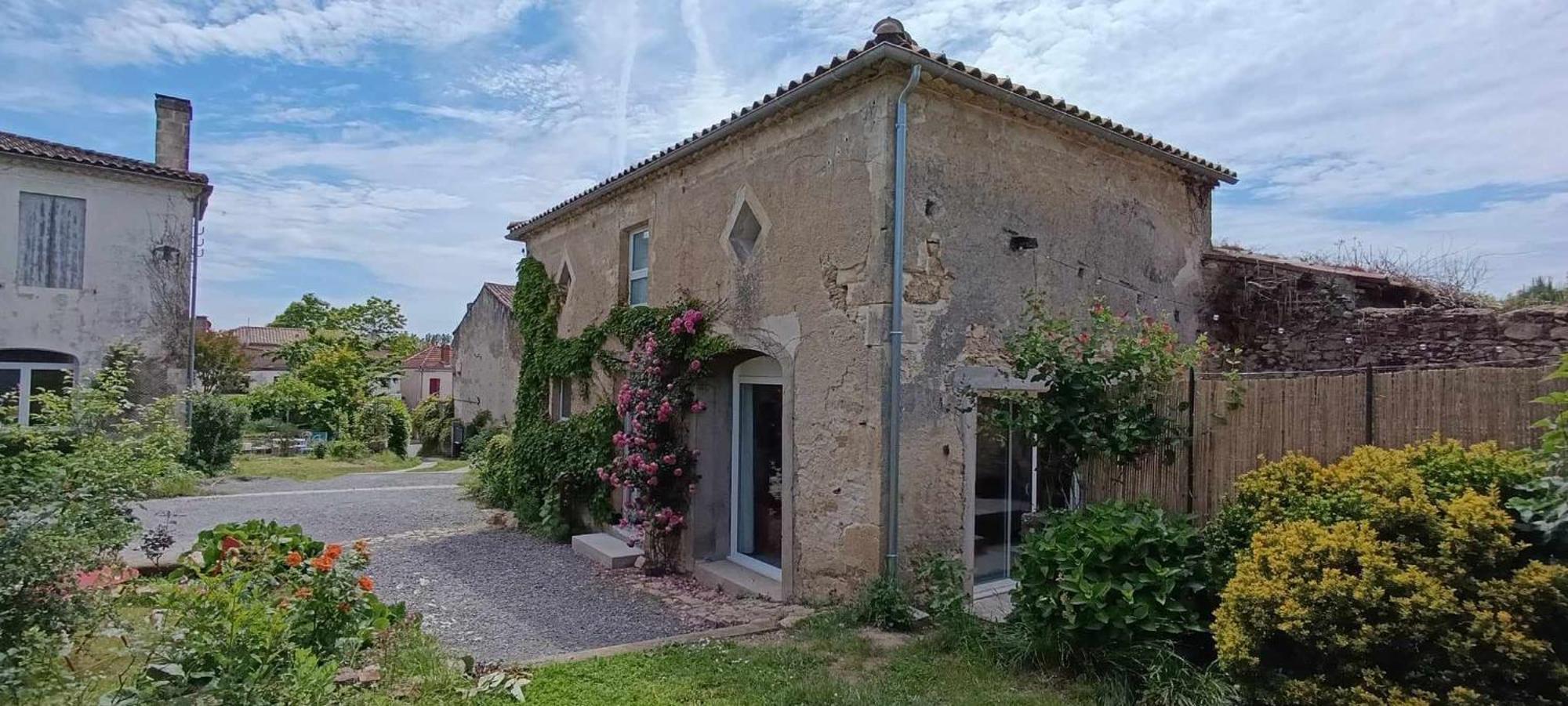 Maison Irondas Saint-Pierre-d'Aurillac Exterior photo