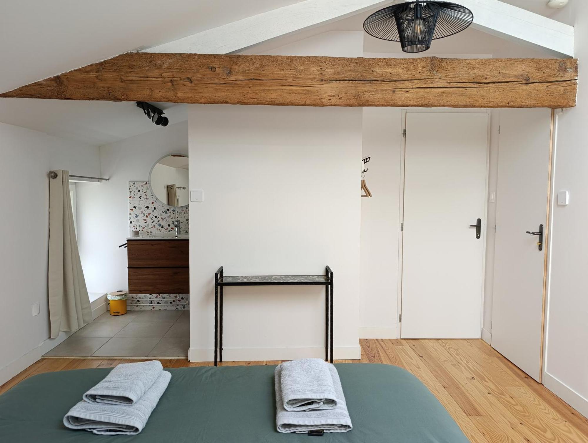 Maison Irondas Saint-Pierre-d'Aurillac Exterior photo